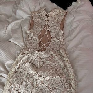 Beige cream dress fits a 6 or an 8